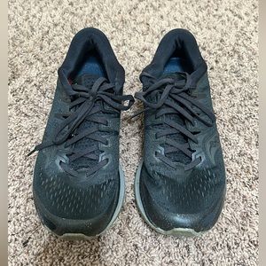 Saucony tennis shoes